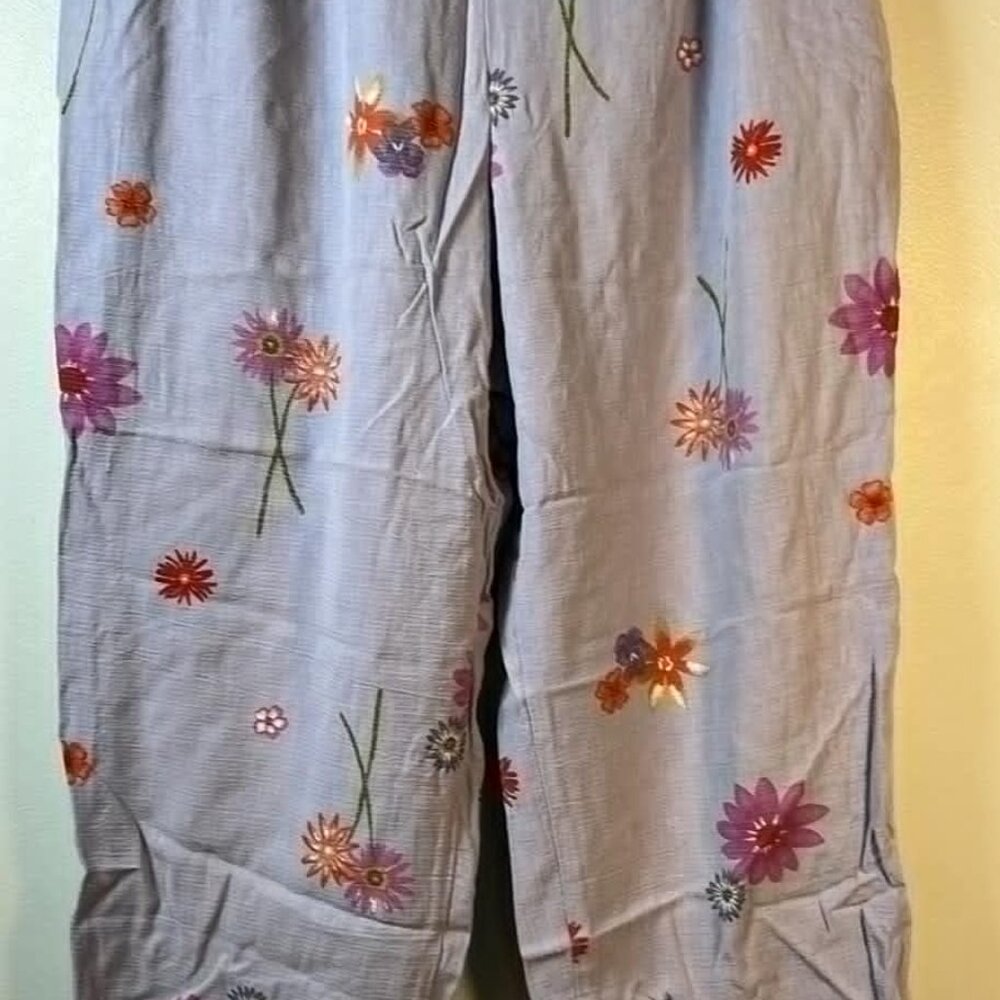 Vintage Capris‎ Women's LG Elastic Waist Floral Pants CottageCore Vacation